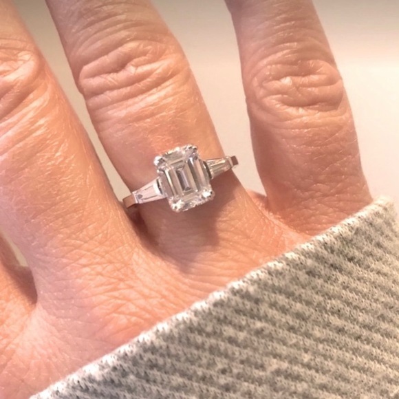 EMERALD CUT ENGAGEMENT RING SIZE 8 - Picture 4 of 10
